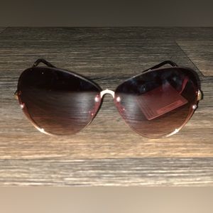 GLANCE Eyewear Women’s Gold Butterfly Sunglasses